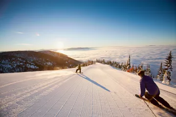 USA, Montana, Whitefish, Tourists on ski slope